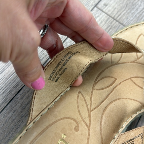 Born metallic gold flip flop - Picture 4 of 6